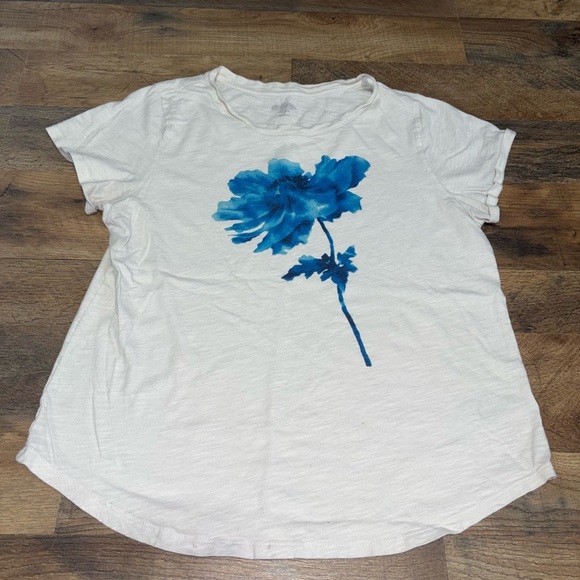 Old Navy White Graphic Tee with Blue Floral Design - Picture 1 of 3